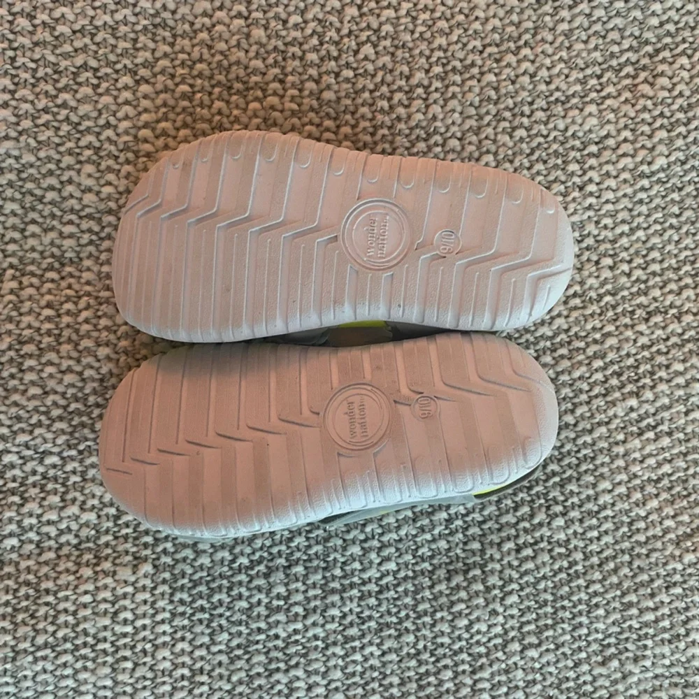 Lightweight summer shoes